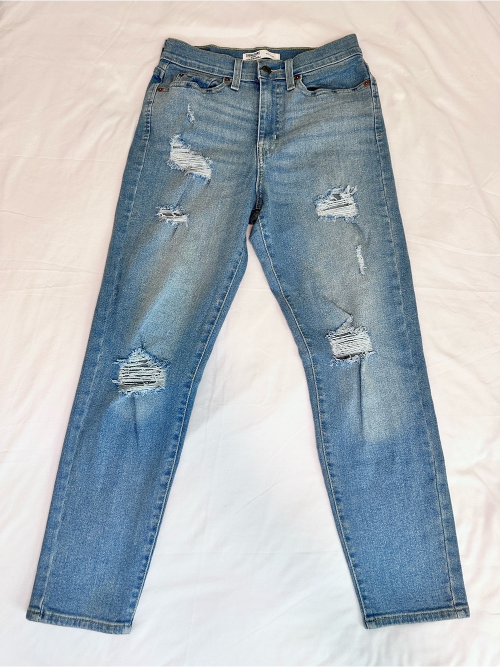 Signature by Levi Strauss Gold Mom Jeans Women’s 7 W28 Light Wash Distressed